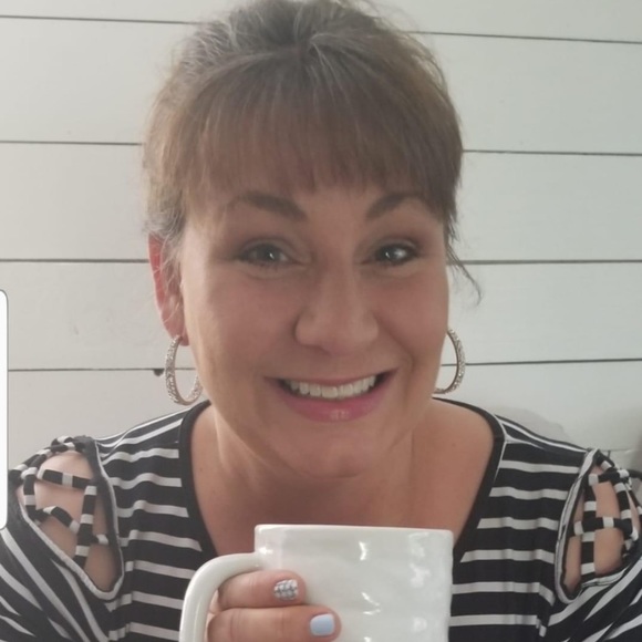 Meet your Posher, Jennifer - Picture 1 of 1